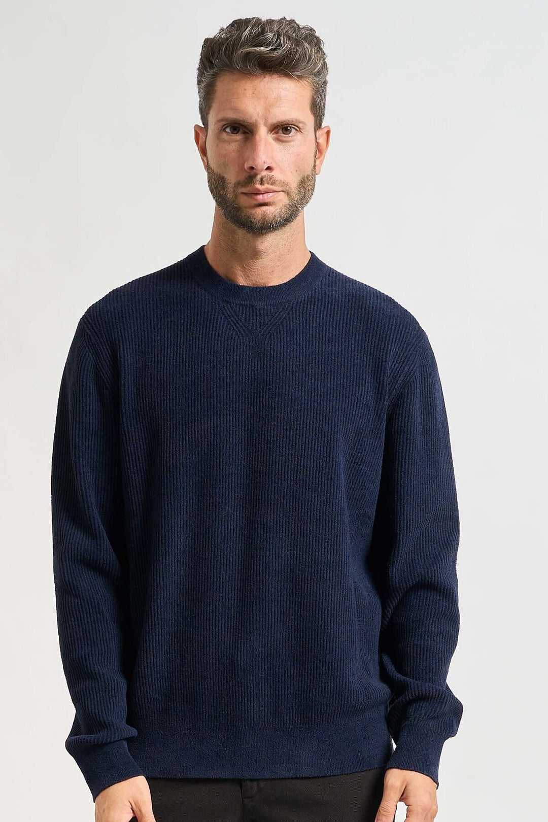 Chandail à col rond côtelé effet velours P-Horso, élégant et moderne, pour un style décontracté et sophistiqué.