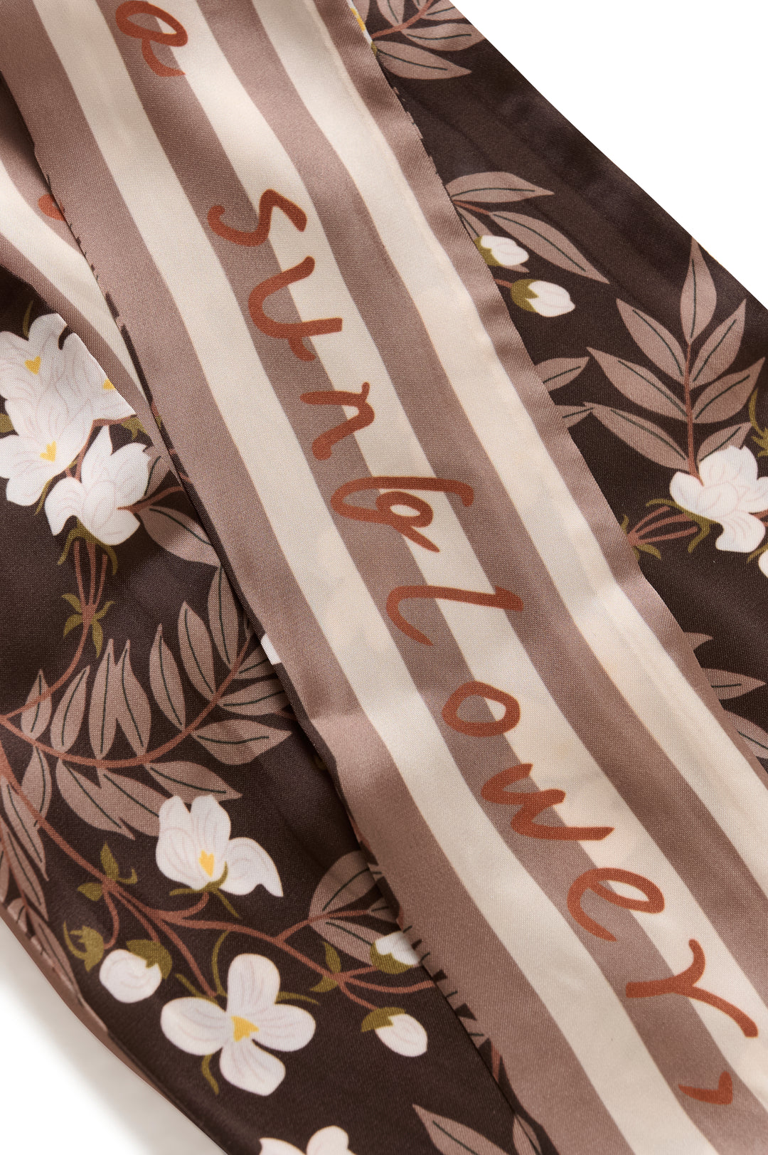 Foulards étroits à motifs variés