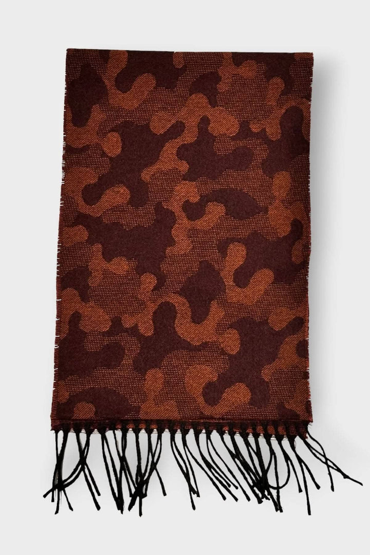 Foulard en cachemire armé couleur rouille, motif camouflage avec franges, mesure 180CMx30CM.