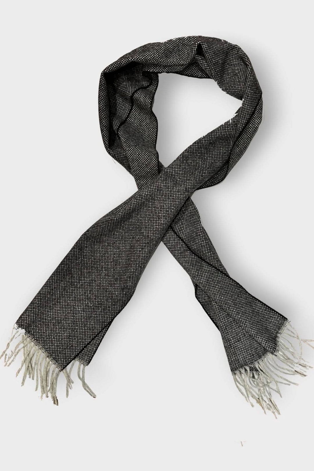 Foulard texturé en laine vierge, noir et gris, avec franges, 180CM X 30CM pour élégance et confort.