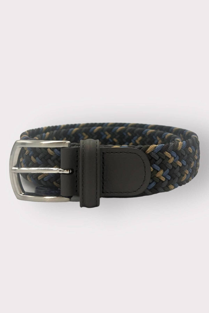 Ceinture tressée en tissu extensible avec boucle en métal et détails en cuir, style décontracté et élégant.