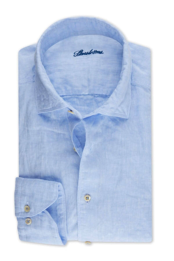 Chemise en lin bleu clair, légère et respirante, col classique pour un style élégant.