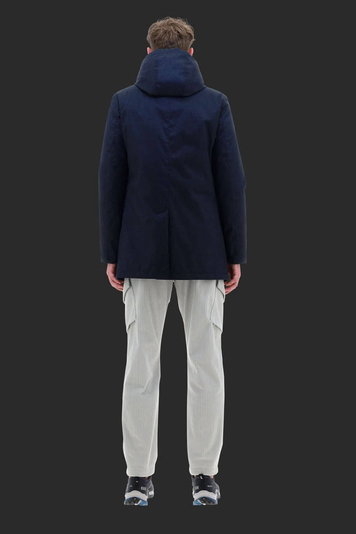 Manteau carcoat en polyester, vue arrière, avec capuche, alliage de style et fonctionnalité, parfait pour toutes occasions.