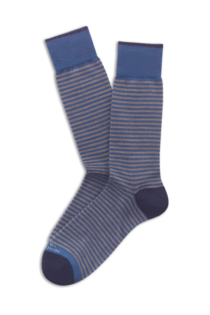 Bas à fines rayures horizontales bleu et marron, confortable et élégant, parfait pour looks quotidiens et professionnels.