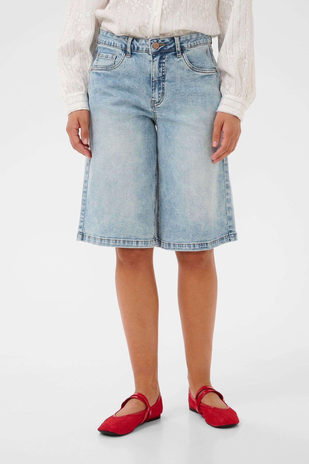 Bermuda Joani en denim coupe droite et élégante pour confort et style estival.