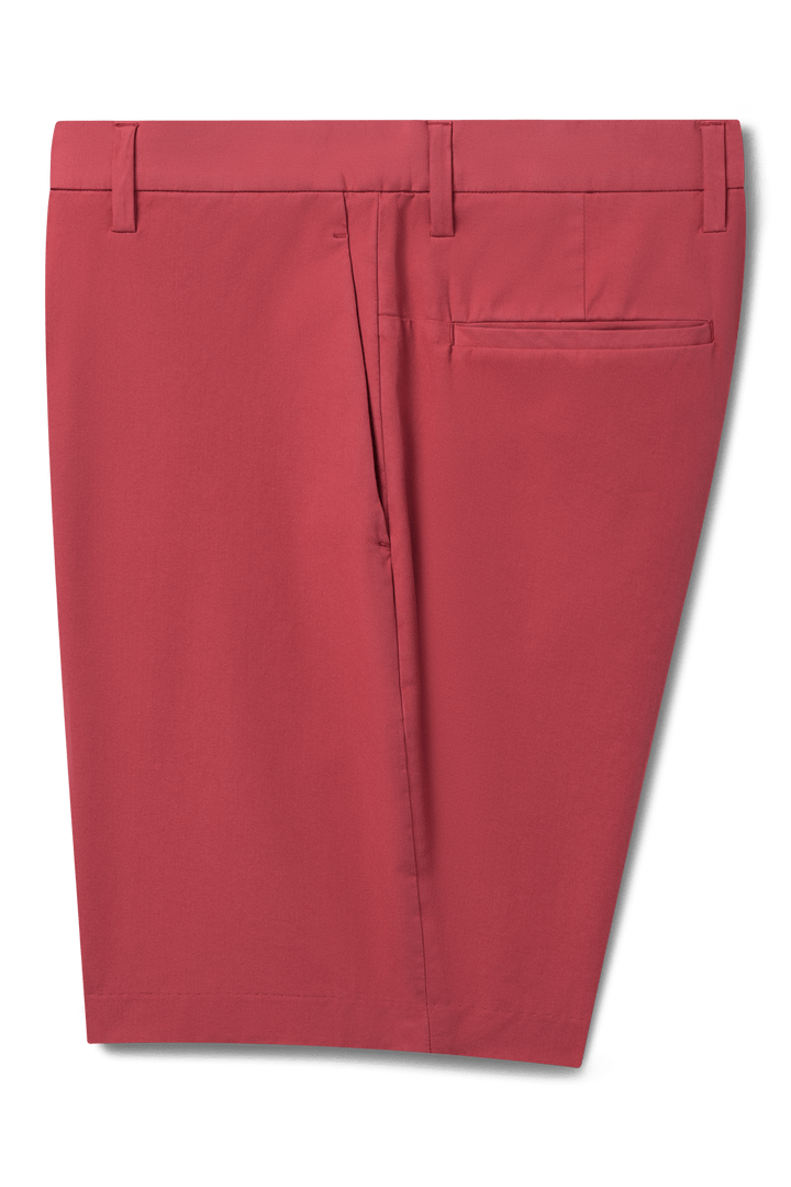 Bermuda extensible en tissu Ultra 4X Stretch Twill, coupe ajustée, coloris rouge.