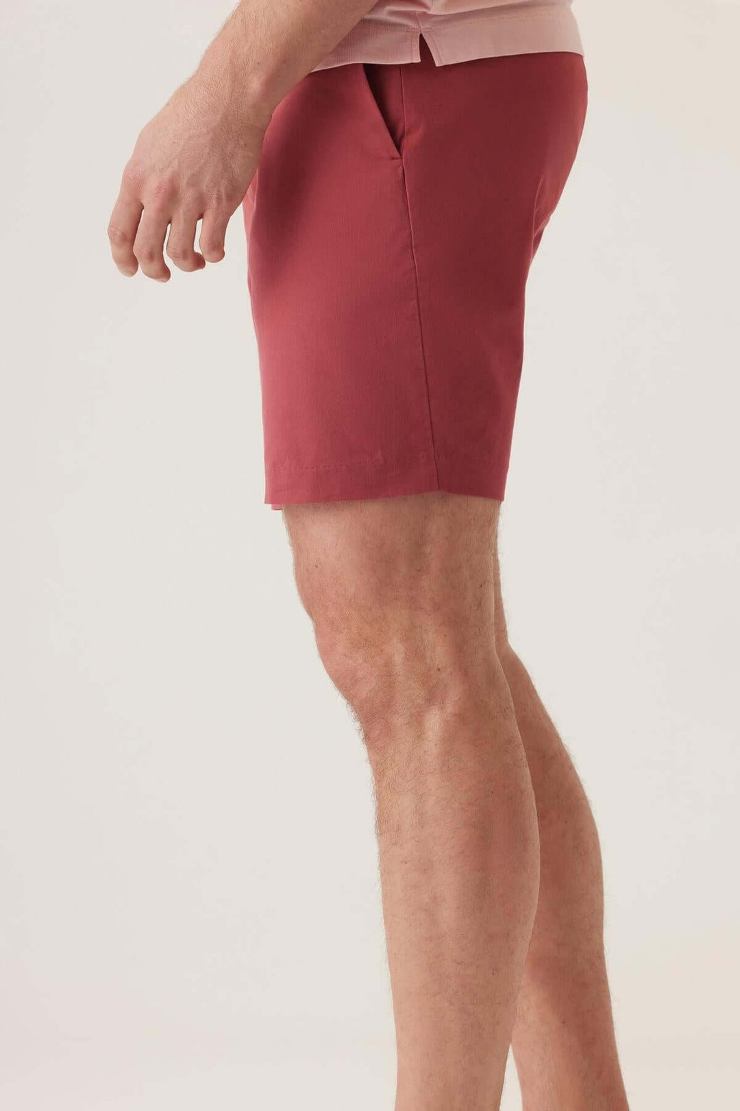 Bermuda extensible en tissu Ultra 4X Stretch, offrant confort et style décontracté pour homme.