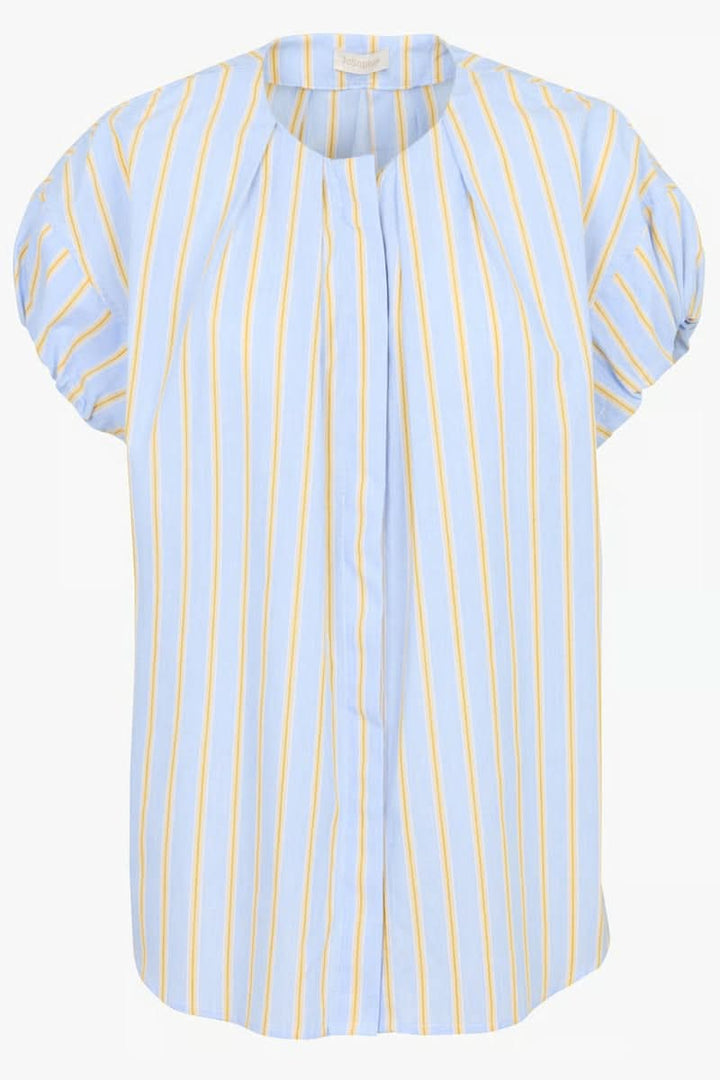 Blouse oversize bleue avec rayures jaunes, manches courtes et encolure subtile, offrant un look fluide et élégant.