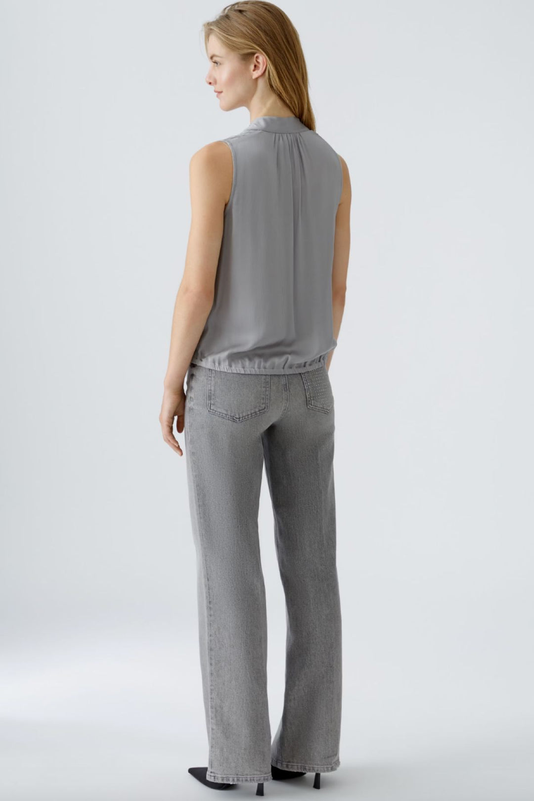Blouse with a tie look