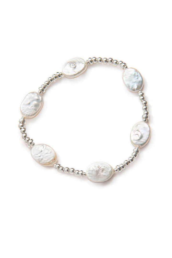 Bracelet Argent Be United avec perles d'eau douce, représentant élégance et sophistication.