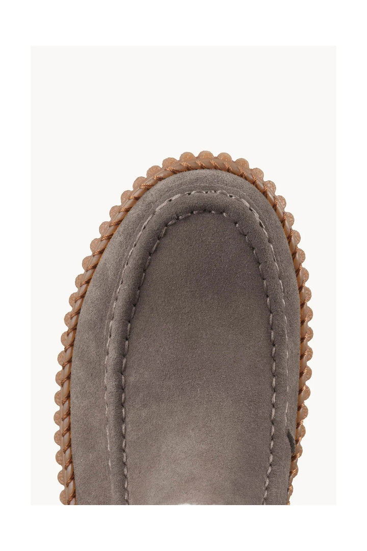 Lined winter boots with platform sole 