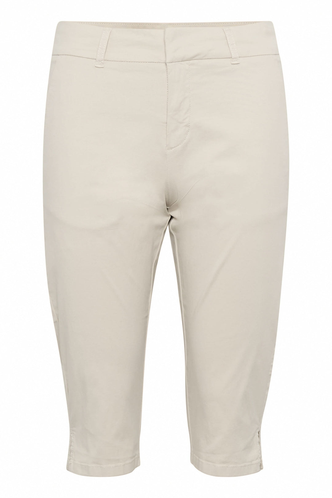 Capri Renata ajusté en beige, idéal pour les journées estivales, avec une coupe moderne et tissu extensible.