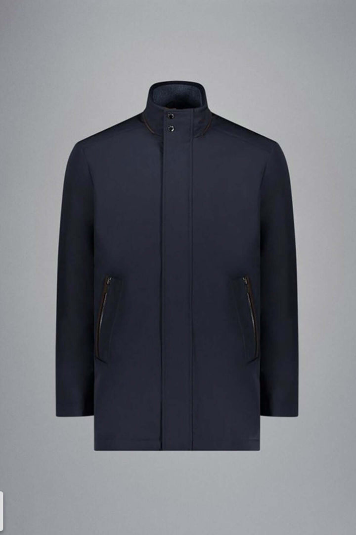 Manteau imperméable Typhoon® RE-4x4 Stretch marine avec capuchon amovible et poches zippées.