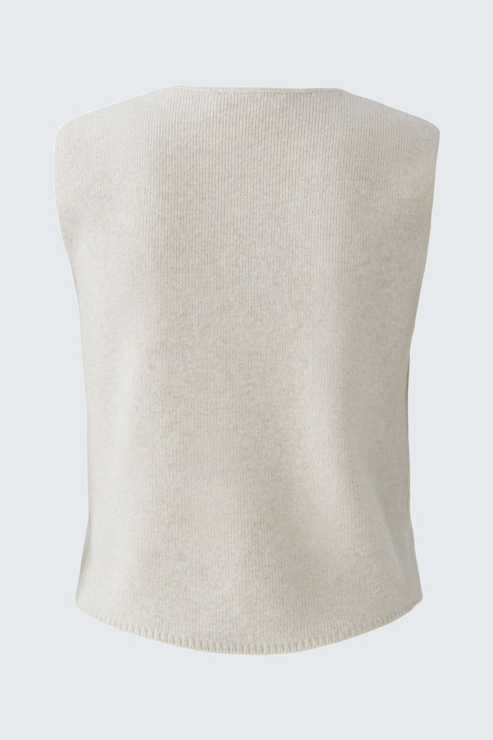 Cardigan sans manches en maille douce, couleur crème, vue arrière, design minimaliste et moderne.