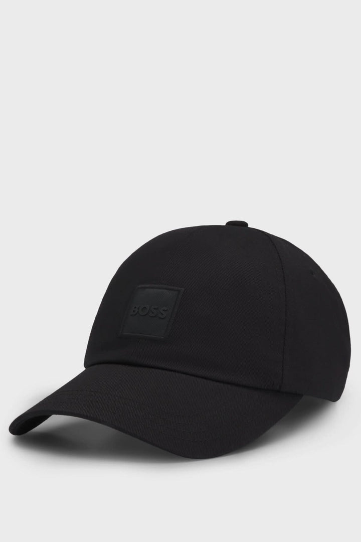 Casquette BOSS noire avec écusson ton sur ton, style contemporain et élégant, parfaite pour l&