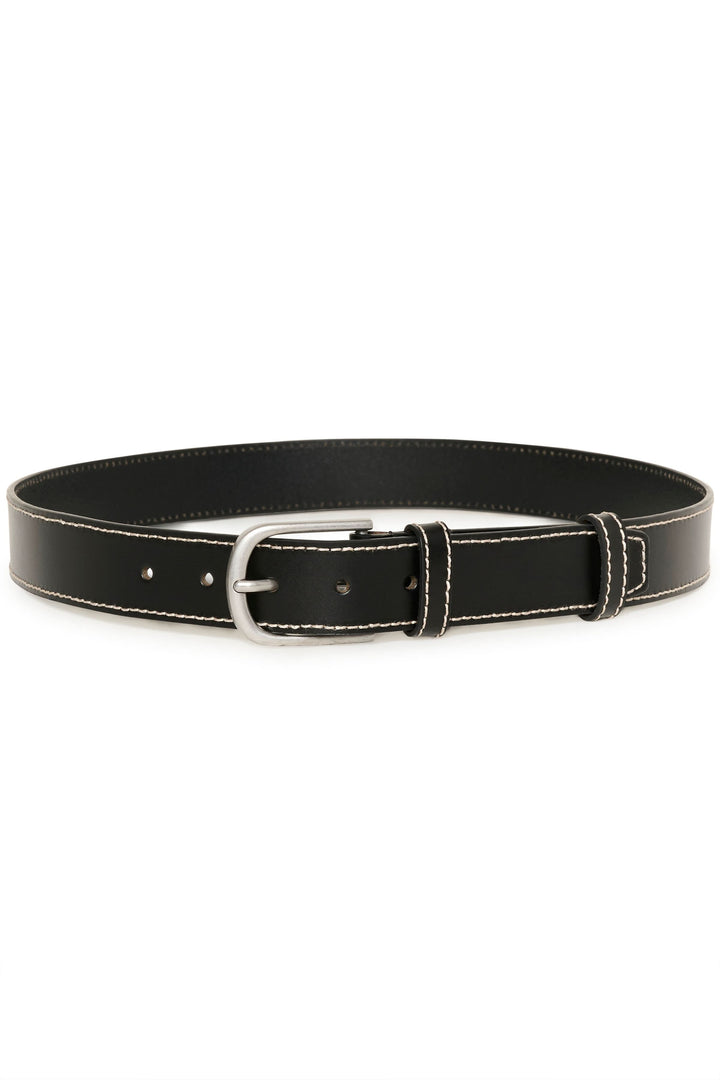 Ceinture en cuir noir avec surpiqûres contrastantes et boucle métallique classique, accessoire chic et polyvalent.