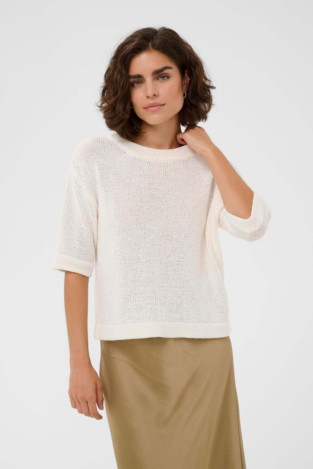 Chandail Sevita en maille légère avec coupe droite et manches courtes, idéal pour un look décontracté et moderne.