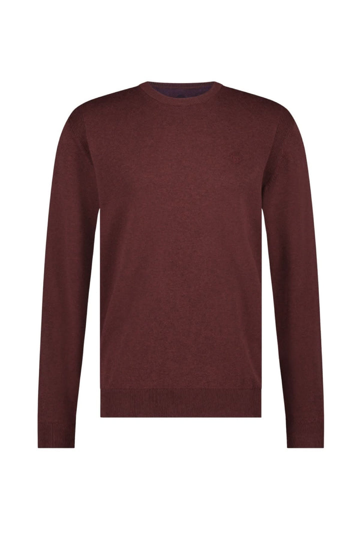 Chandail col ras du cou bordeaux à manches longues, essentiel versatile pour un look simple et confortable.