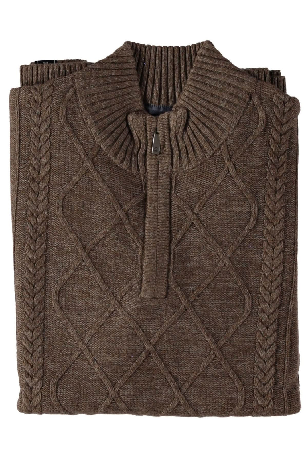 Chandail demi-zip en maille torsadée brun, col montant et texture élégante, idéal pour un style cosy.