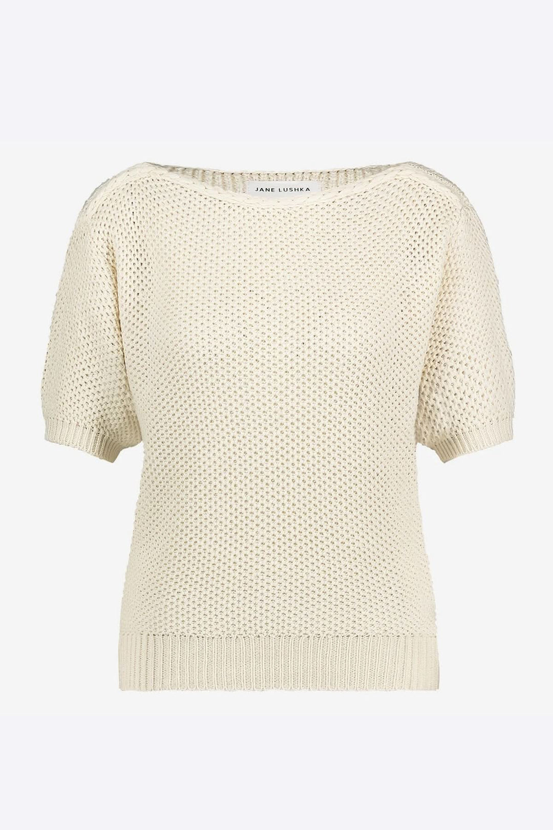 Chandail en tricot ajouré beige à encolure bateau et manches courtes, parfait pour un style estival élégant.