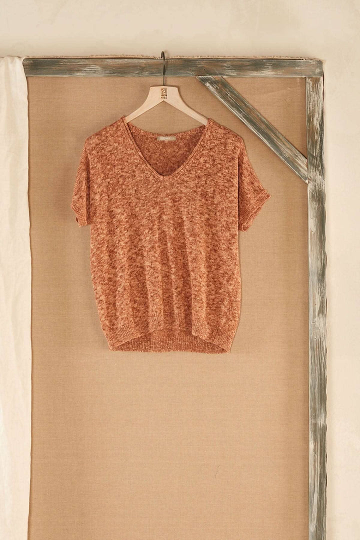 Chandail à manches courtes, encolure en V, fil mélangé, style décontracté, teinte rouille, modèle tendance.
