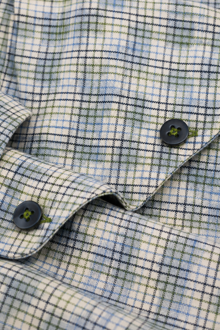 Short-sleeved plaid shirt
