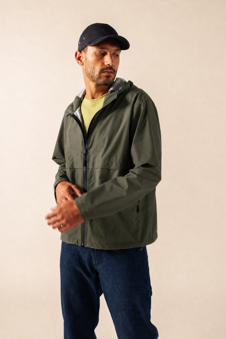 Fit-Lightweight windbreaker with a zipper