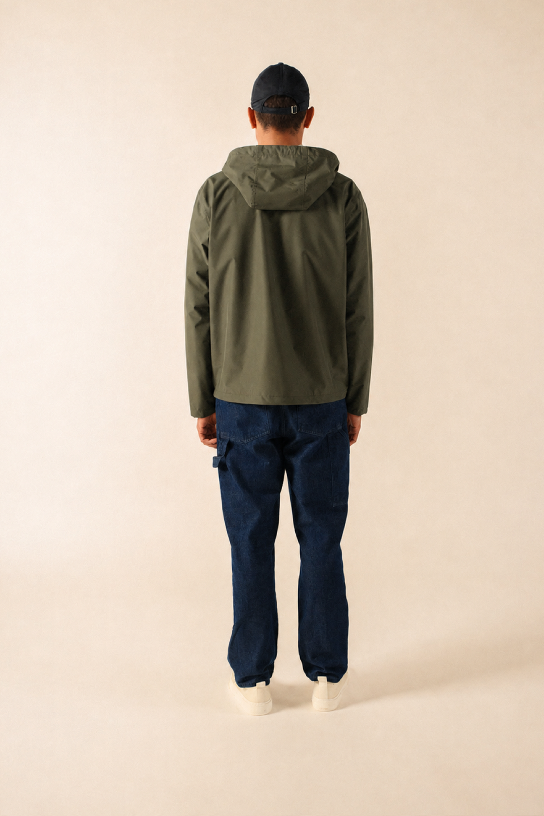 Fit-Lightweight windbreaker with a zipper