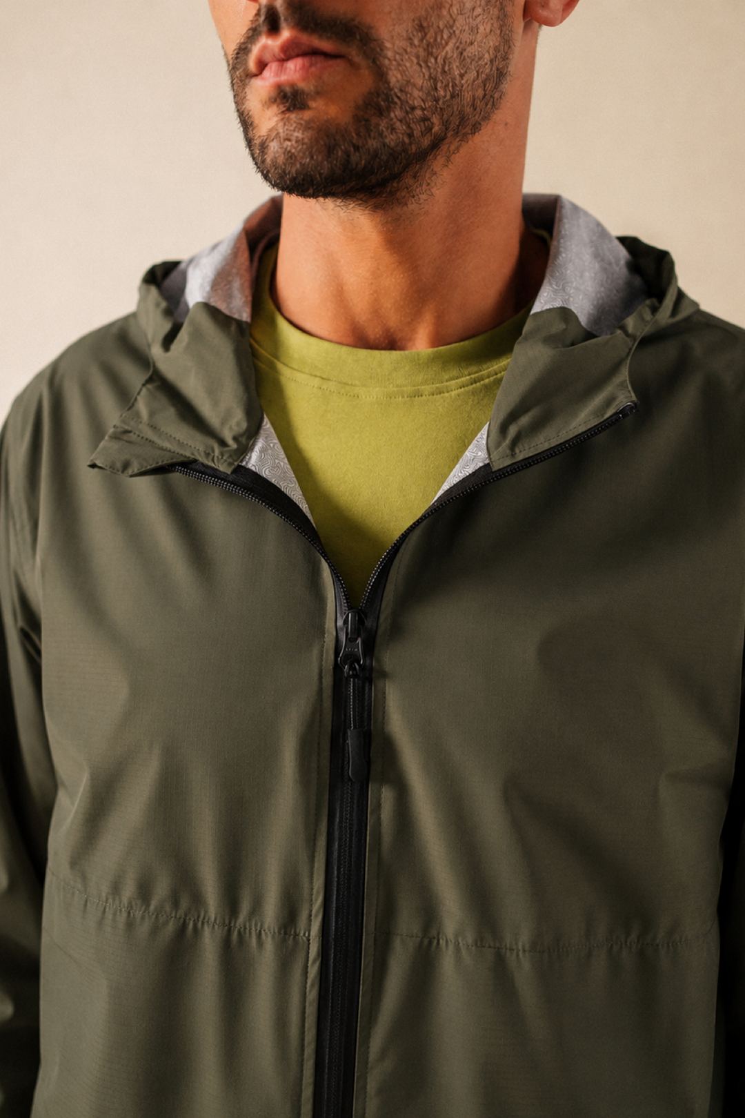 Fit-Lightweight windbreaker with a zipper