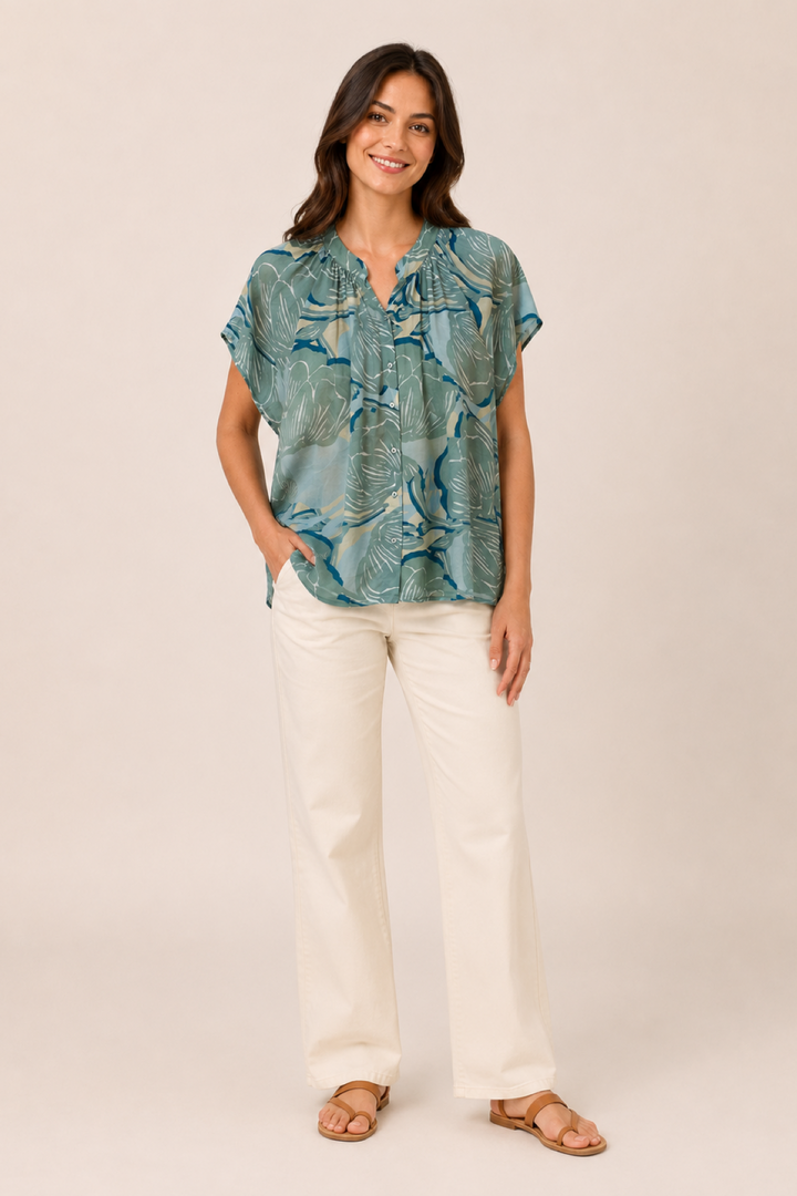 Lightweight short-sleeved blouse with a print