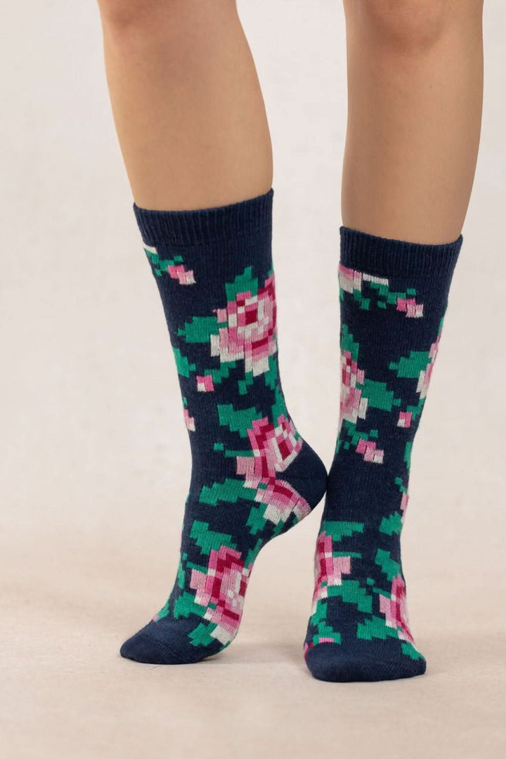 Chaussettes Fleurs Pixels colorées, en cachemire, offrant confort et chaleur avec un design floral moderne.