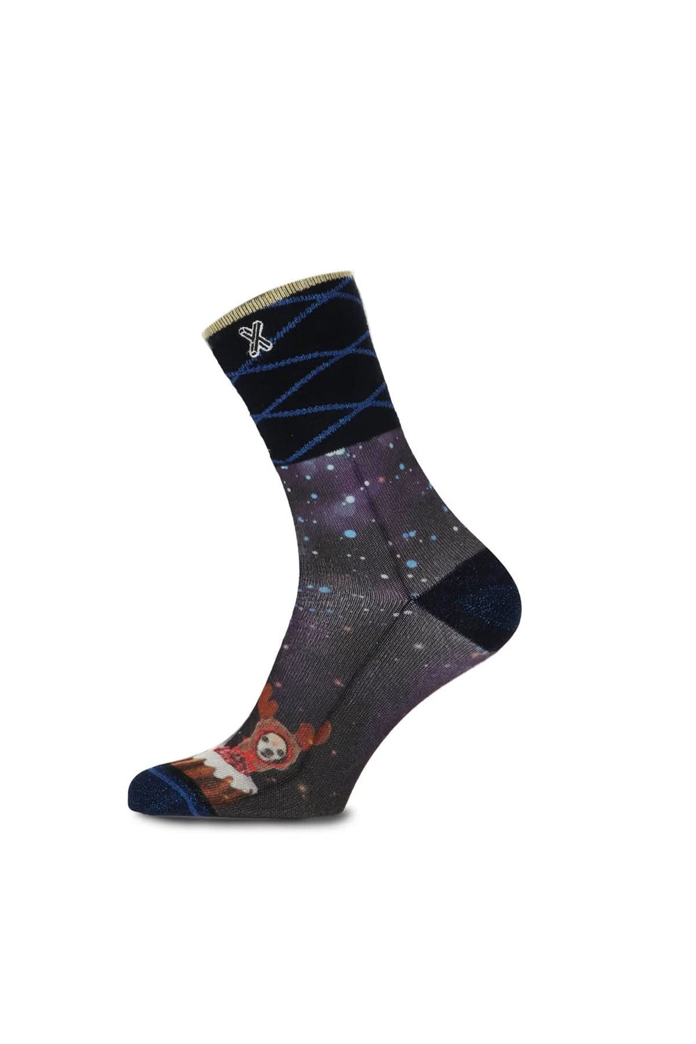 Chaussettes colorées à motif galactique avec un panda rouge amusant sur fond étoilé.