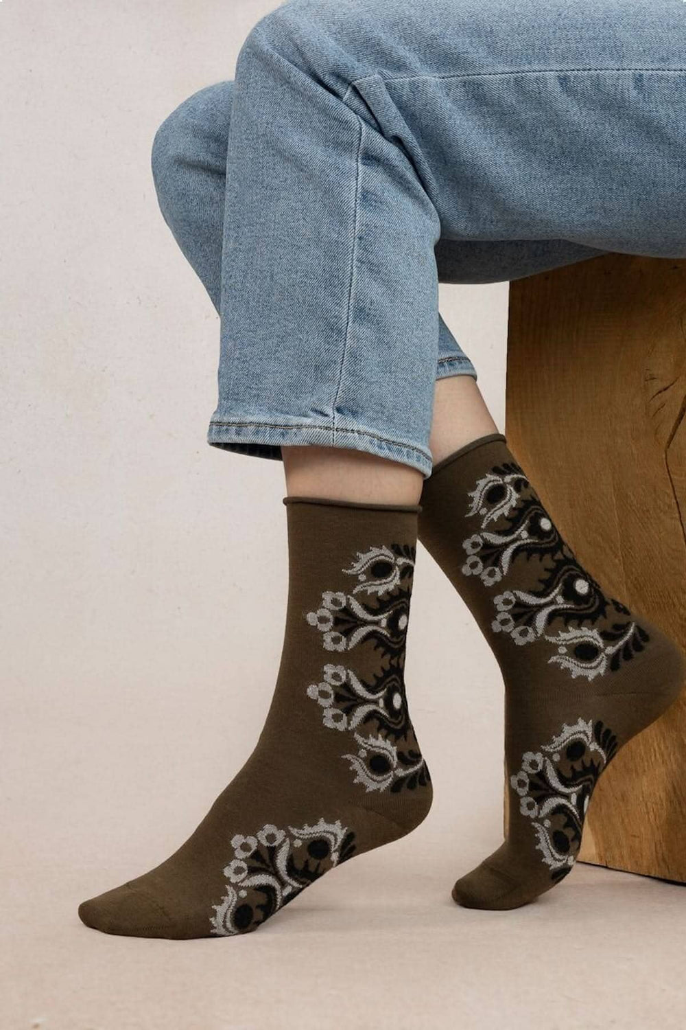 Chaussettes folke femme en laine Mérinos et coton, motif floral tendance, parfaites pour l'hiver.