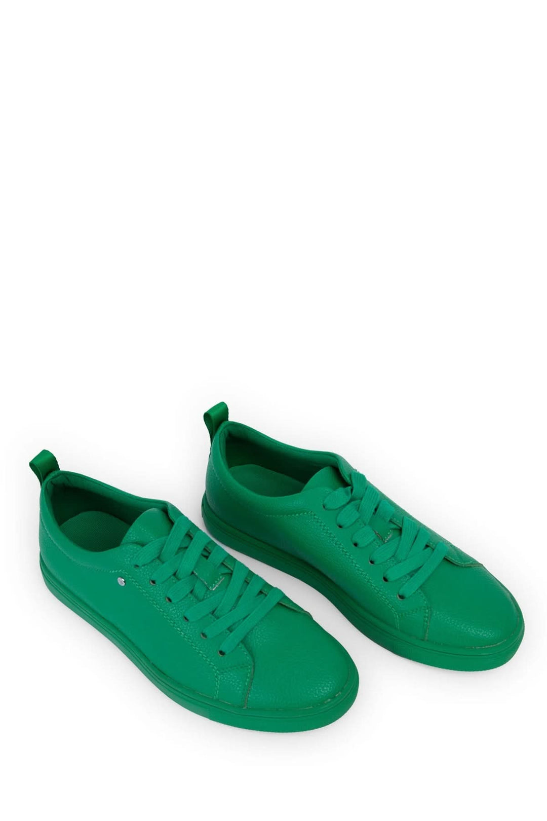 Chaussures simples vertes à lacets pour femme, écoresponsables et au design épuré.