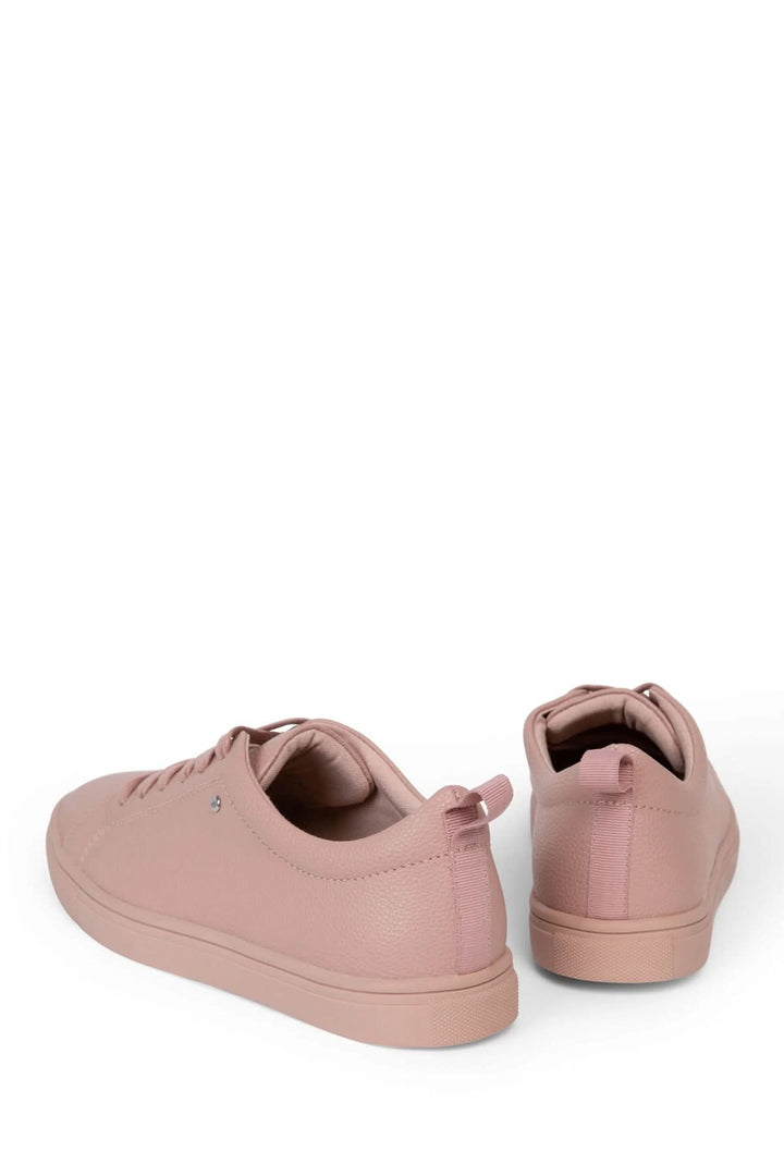 Chaussures simples à lacets pour femme en rose, design épuré et écoresponsable, semelle extérieure assortie.