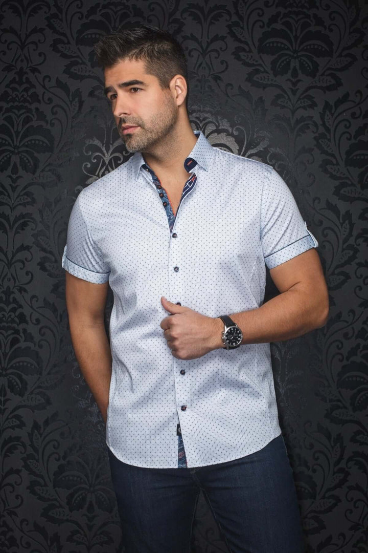 Chemise Faro à manches courtes avec motif discret, boutons contrastants, et coupe ajustée, élégante pour l'été.