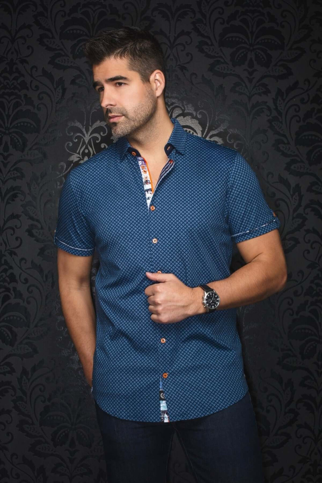 Chemise Terrano à manches courtes avec motif géométrique et col contrastant, parfaite pour l'élégance décontractée.