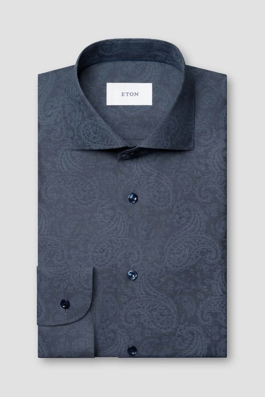 Chemise ajustée à imprimé paisley ton sur ton, couleur gris foncé, col classique, pour un look élégant.