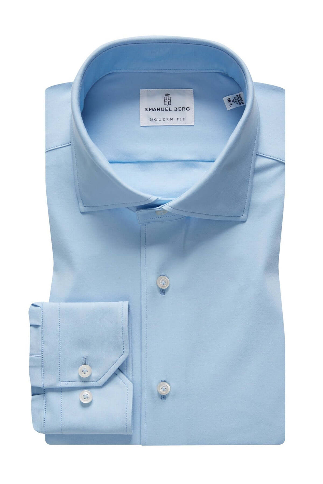 Chemise classique bleue à col structuré, moderne et élégante, parfaite pour des occasions formelles.