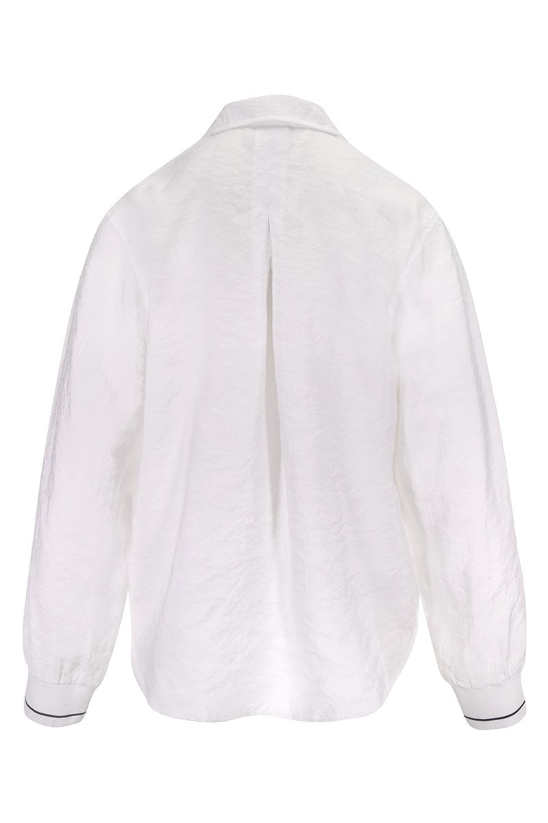 Dos de la chemise coupe fluide avec col classique et poignets contrastants, style épuré et intemporel.