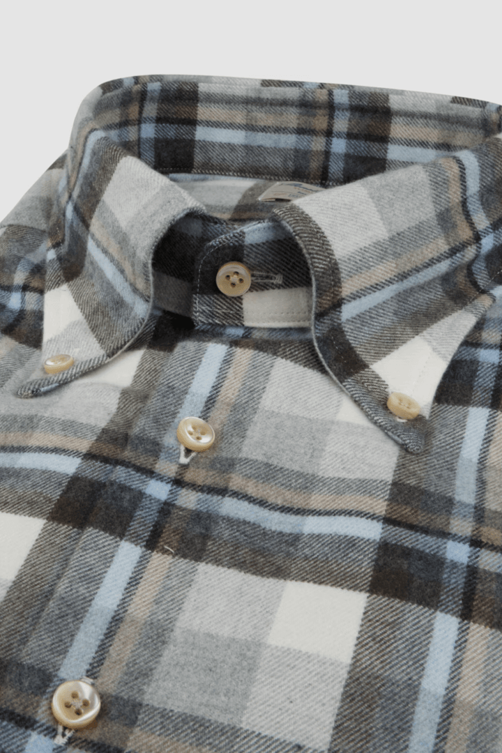 Chemise en flanelle à carreaux en coton avec col boutonné et boutons en nacre, idéale pour la saison fraîche.
