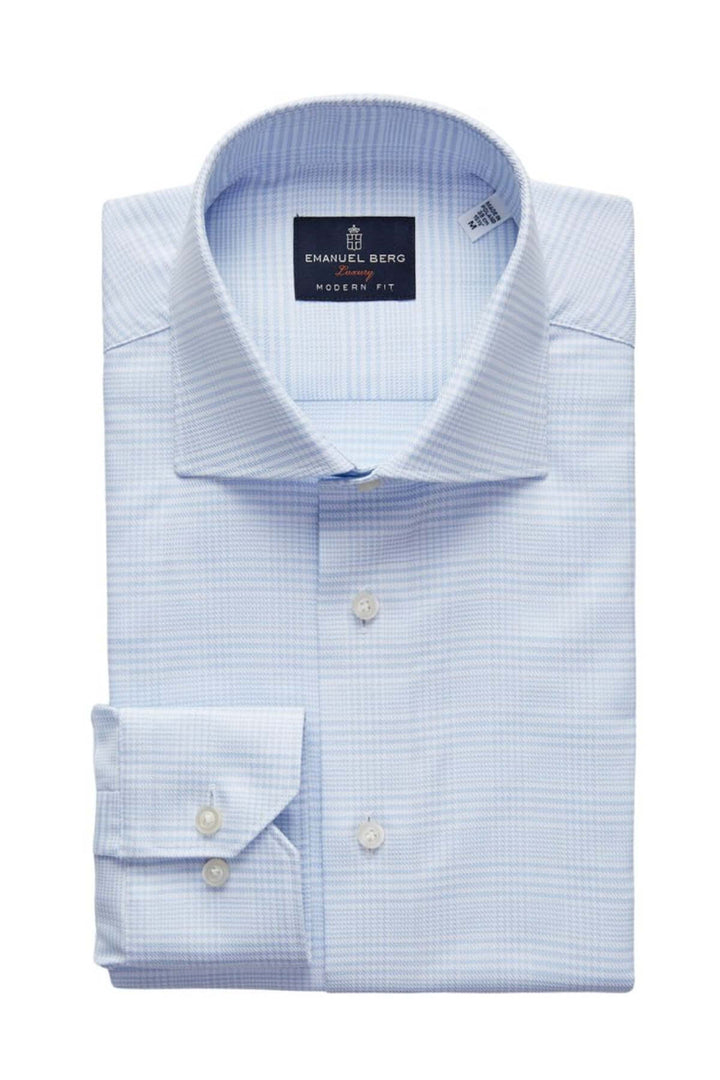 Chemise habillée à carreaux bleus, coupe moderne, col classique et poignets ajustables pour un look élégant.