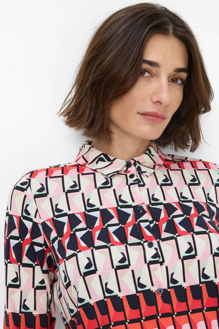 Chemise imprimée Celina, motif géométrique avec col chemise, coupe féminine élégante.