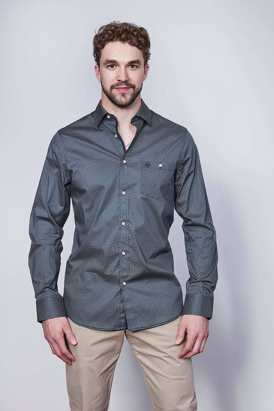 Chemise imprimée à motif discret