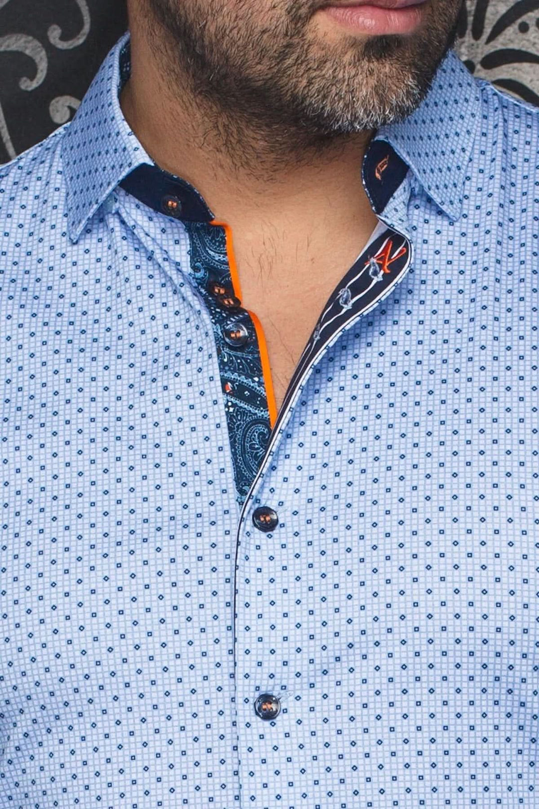 Chemise élégante à motif discret avec col contrastant et détails raffinés, idéale pour un look sophistiqué.