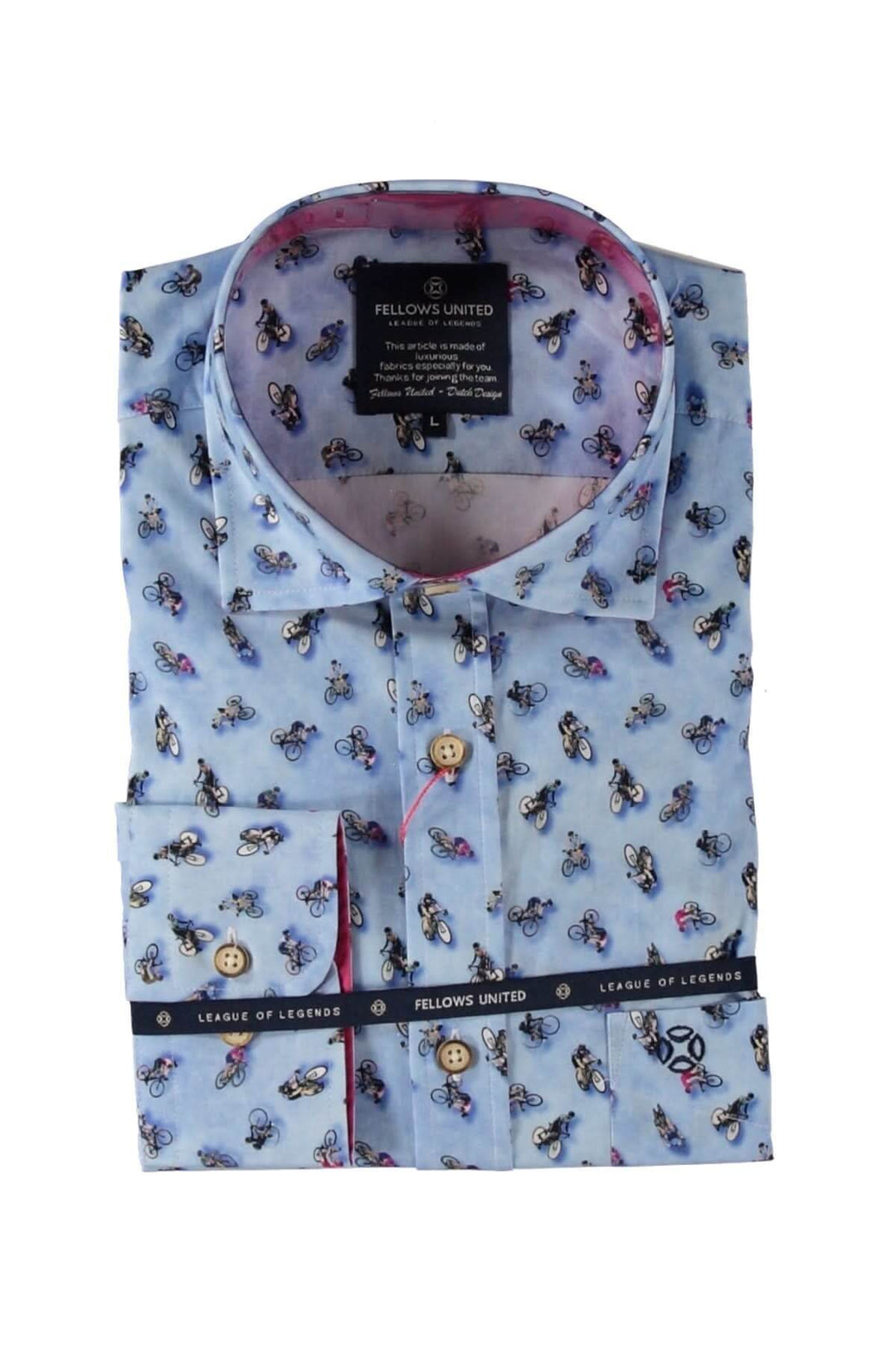 Chemise à manches courtes bleue avec imprimé ludique de cyclistes, boutons effet bois et logo brodé.