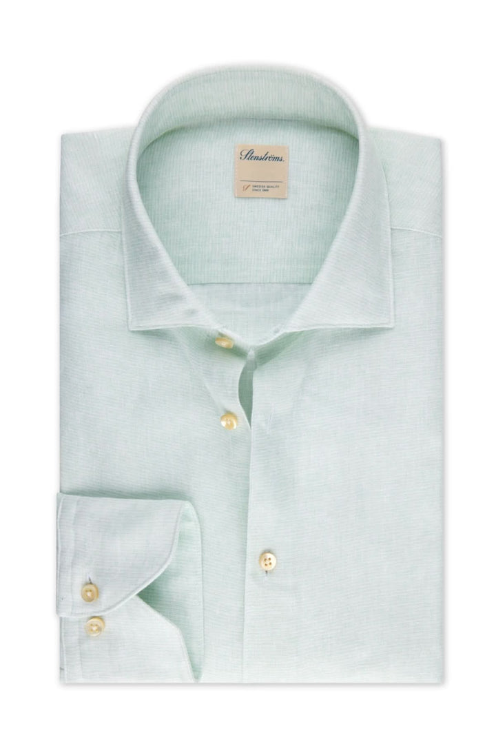 Chemise à manches longues en lin, teinte douce, avec col classique et boutons en nacre, idéale pour l'été.