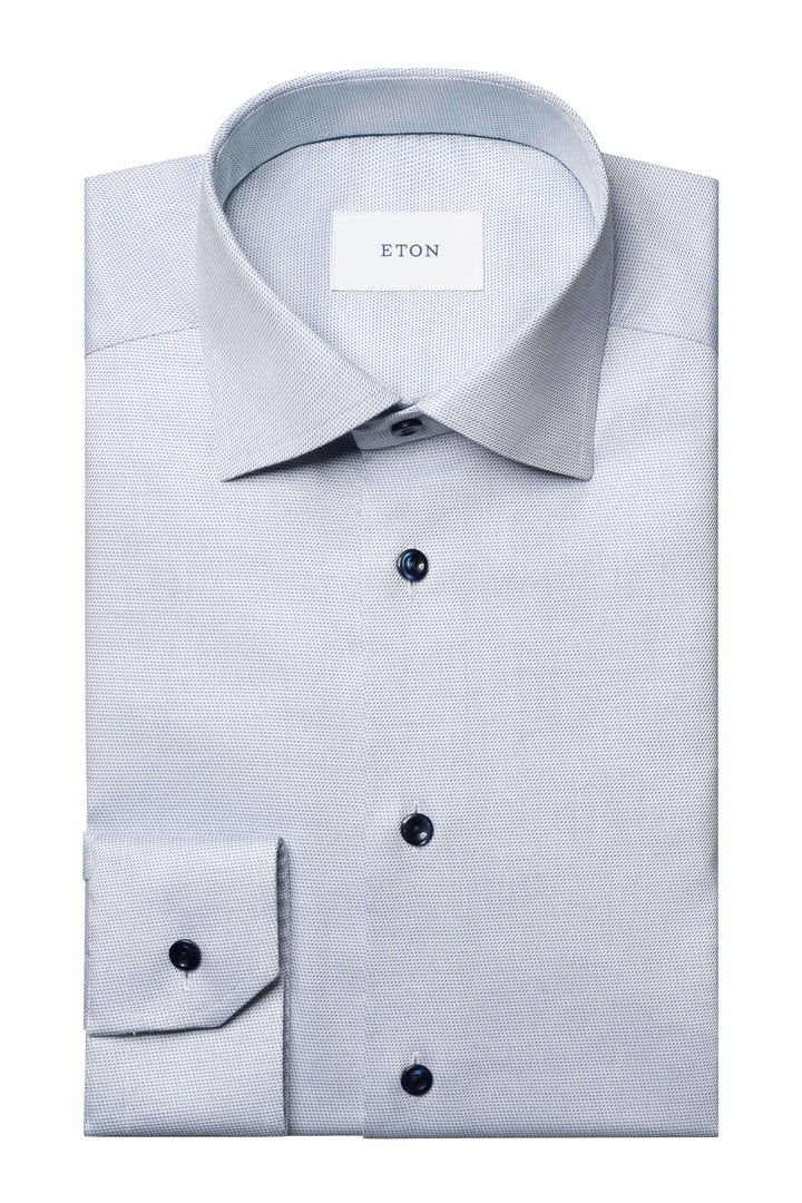 Chemise Eton à motif discret, col ouvert, coupe ajustée pour élégance moderne et confort au travail.