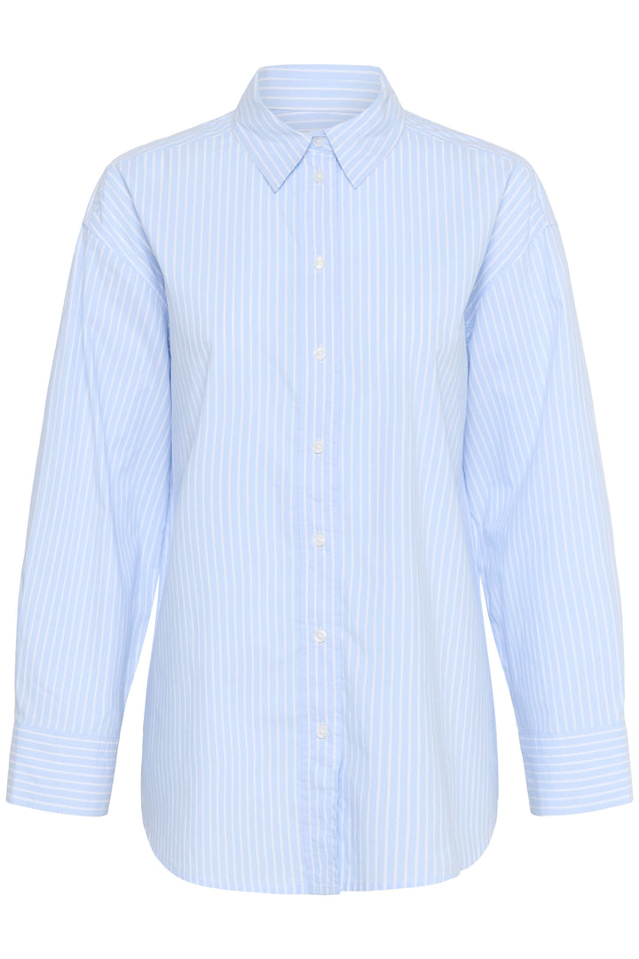 Chemise rayée Savanna bleue à rayures verticales, coupe ample, manches longues roulottées, col classique, tissu léger.