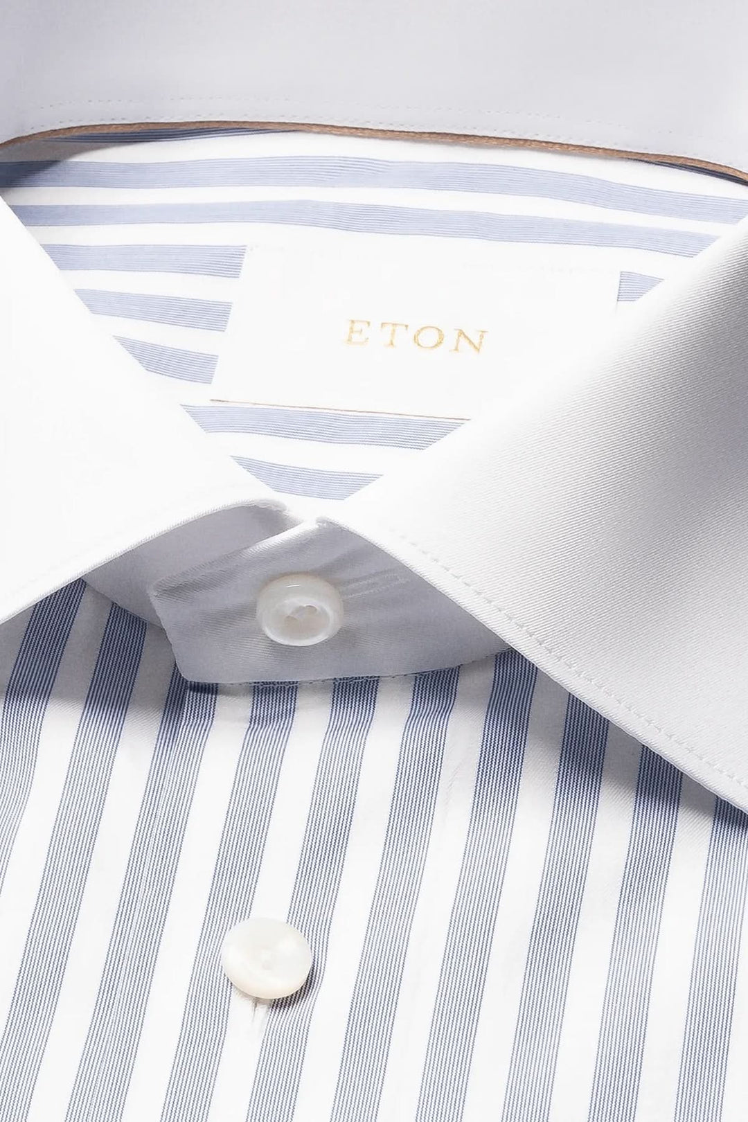 Chemise à rayures verticales Eton avec col blanc élégant.